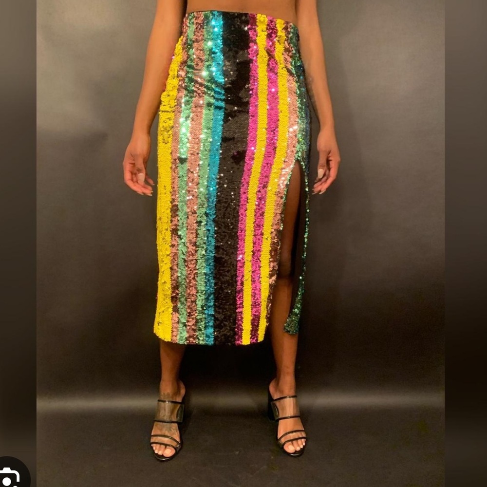 Sequence skirt with a sexy cut at the front